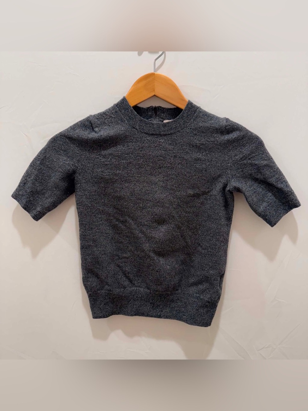 Banana Republic Women fine Merino Wool Charcoal Short Sleeve Crewneck Sweater SP